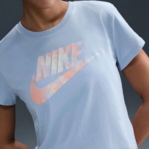 Nike Women's Lt Armory Cropped Blue Club Spot Graphic Tee Size XL 2XL new